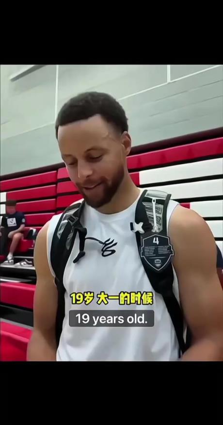 美國(guó)男籃問(wèn)答：第一次扣籃時(shí)幾歲？濃眉：詹姆斯兩歲扣籃！