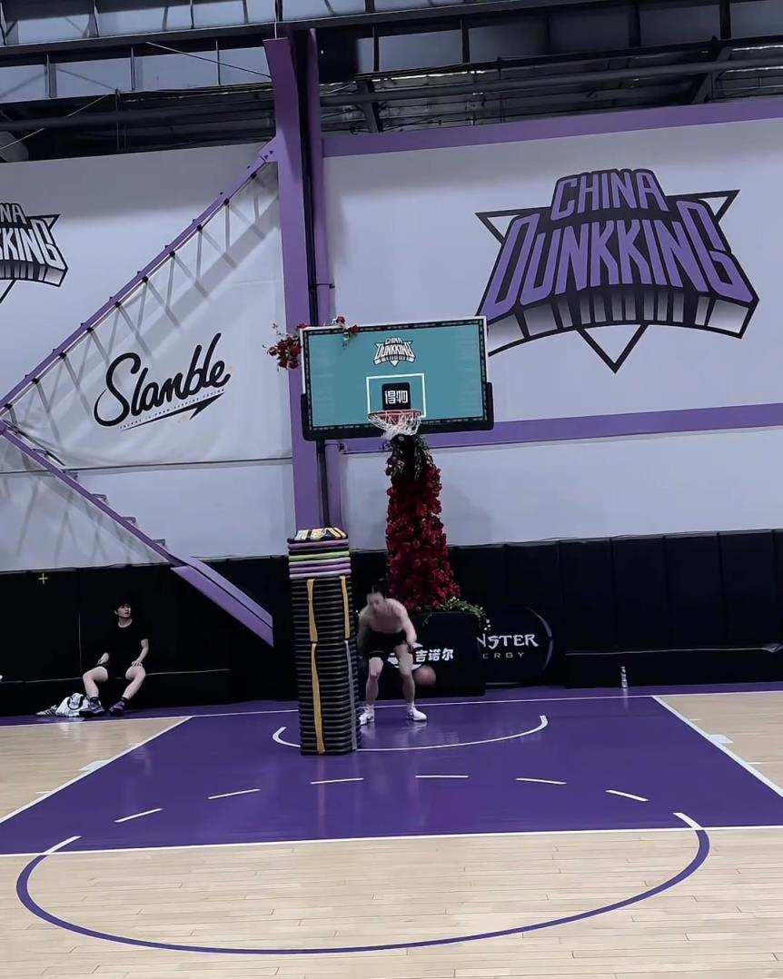 兄弟，這個摸高如何？