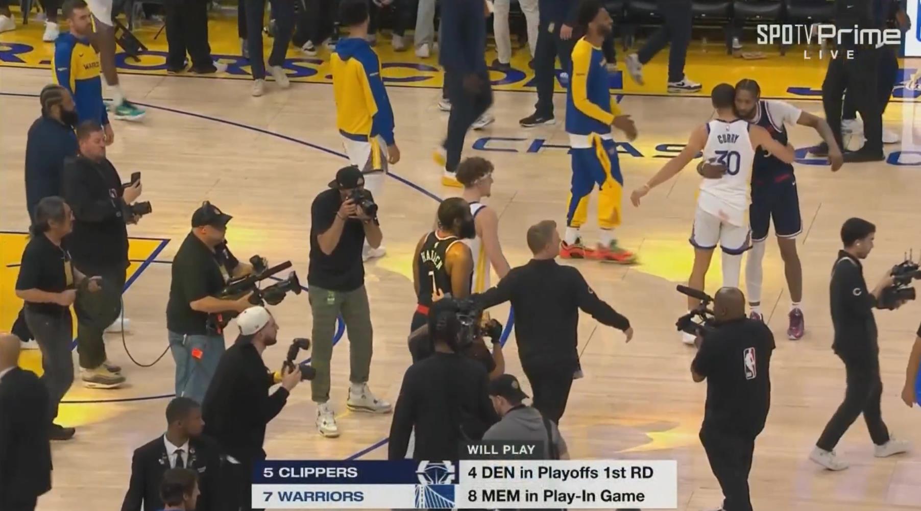 加時賽12分無解表現(xiàn)率隊獲勝！哈登賽后臉上笑容藏不住呀