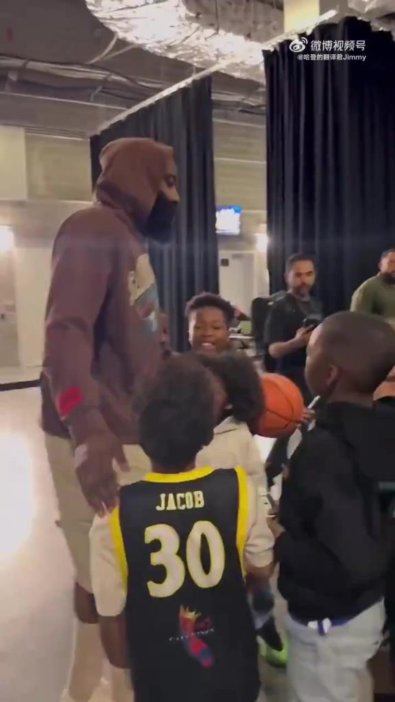 哈登賽后對小朋友：聽你們家長的話，總有一天你們也會(huì)打進(jìn)NBA