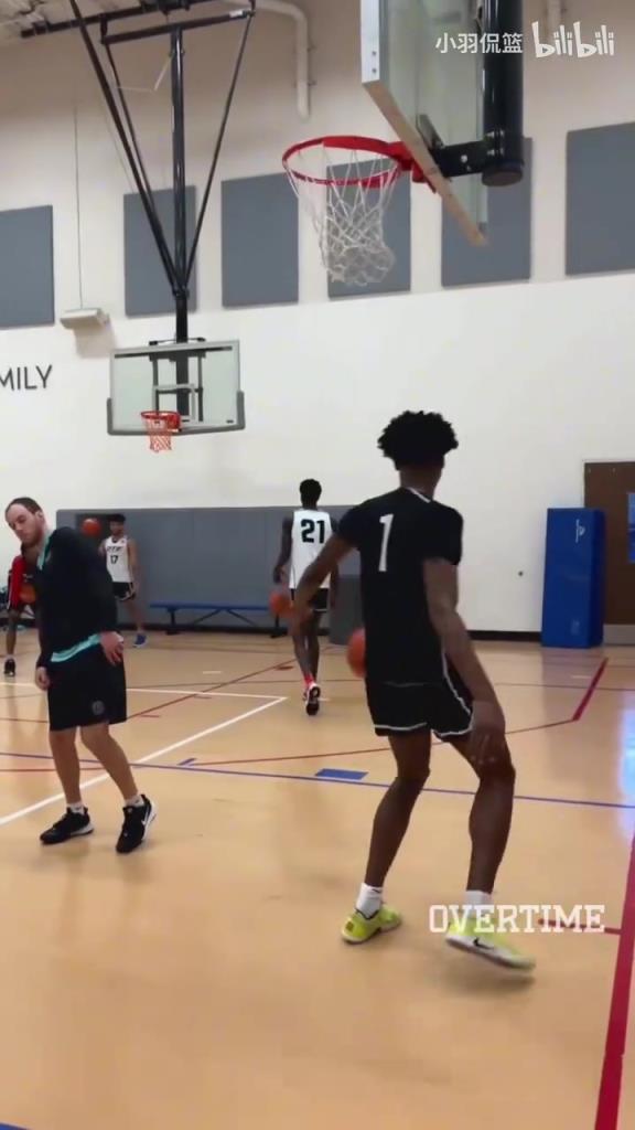 地表最強(qiáng)身體素質(zhì)？阿門扣籃簡直就像直升機(jī)起飛一樣！