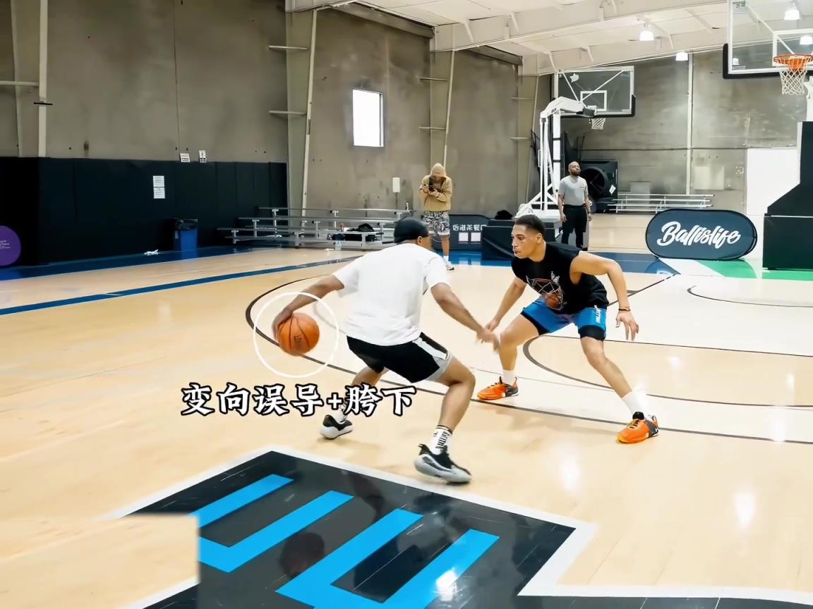 “實戰(zhàn)中的節(jié)奏過人動作鑒賞，連續(xù)胯下變向舞蹈銜接頓拜突破”