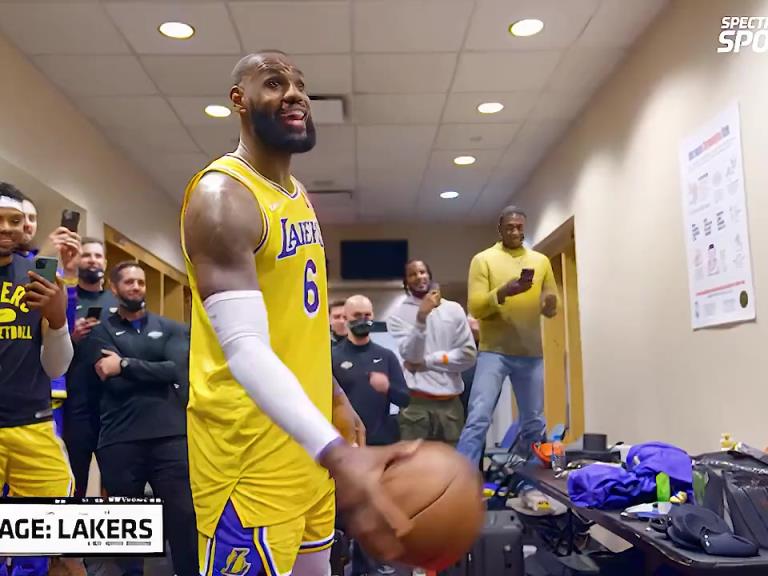 里弗斯絕殺之后湖人隊的更衣室氛圍，簡直不要太和諧??！