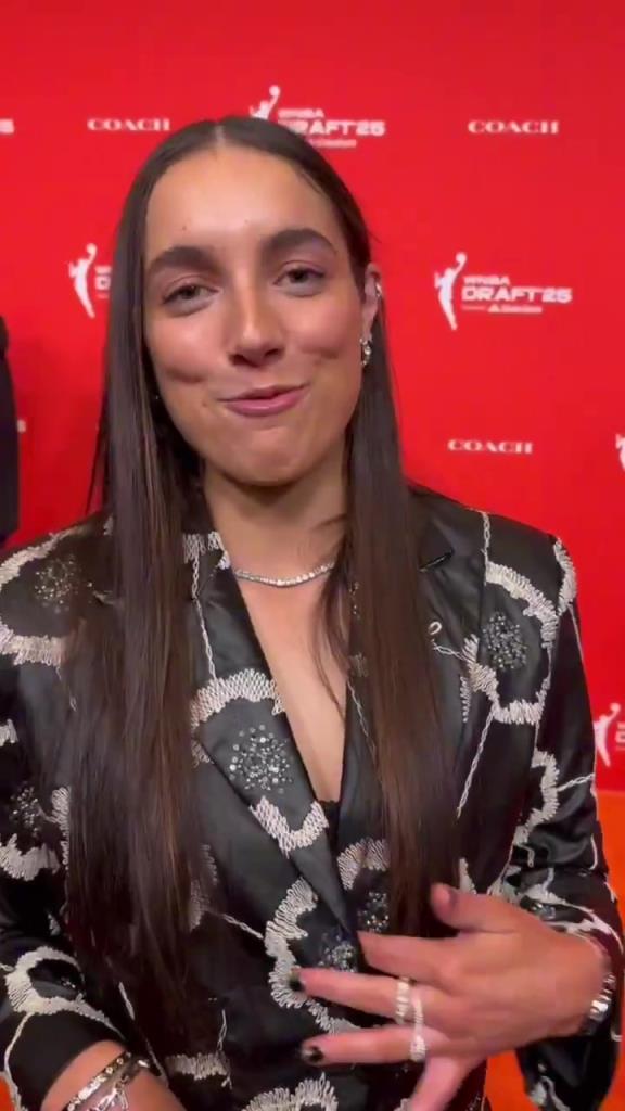 少爺真全能??！威少還幫WNBA新秀妹子們設(shè)計今晚的服裝