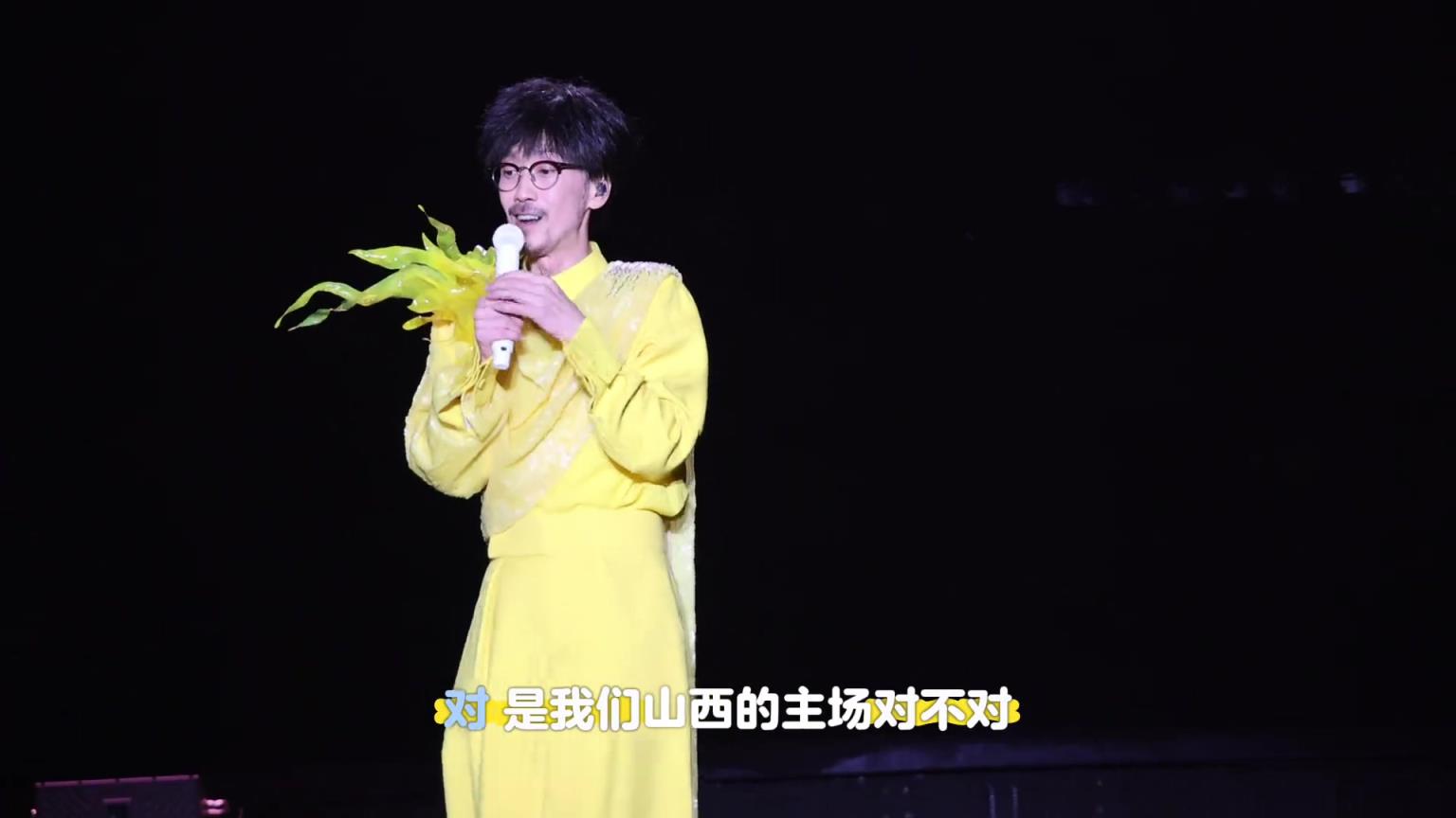 山西鬧他！周傳雄太原演唱會現(xiàn)場帶領(lǐng)歌迷為山西男籃加油助威