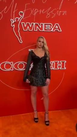 海莉選秀夜紅毯秀，人氣和顏值在這屆都是數(shù)一數(shù)二