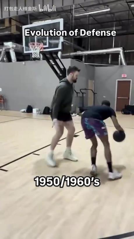 太真實(shí)了！外網(wǎng)網(wǎng)紅惡搞NBA不同時(shí)代的防守尺度變化！