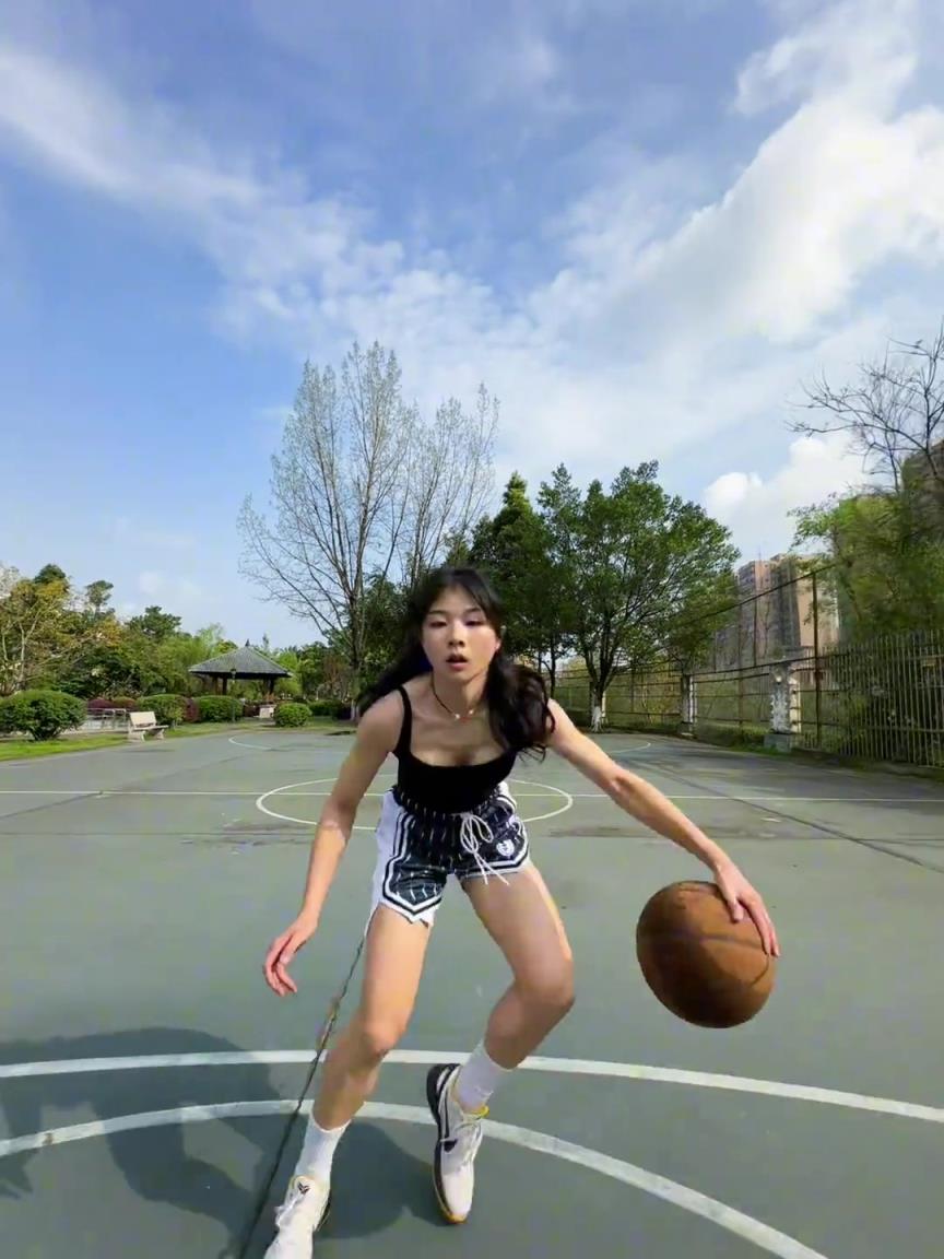 看著有點實力，敢背打我不？